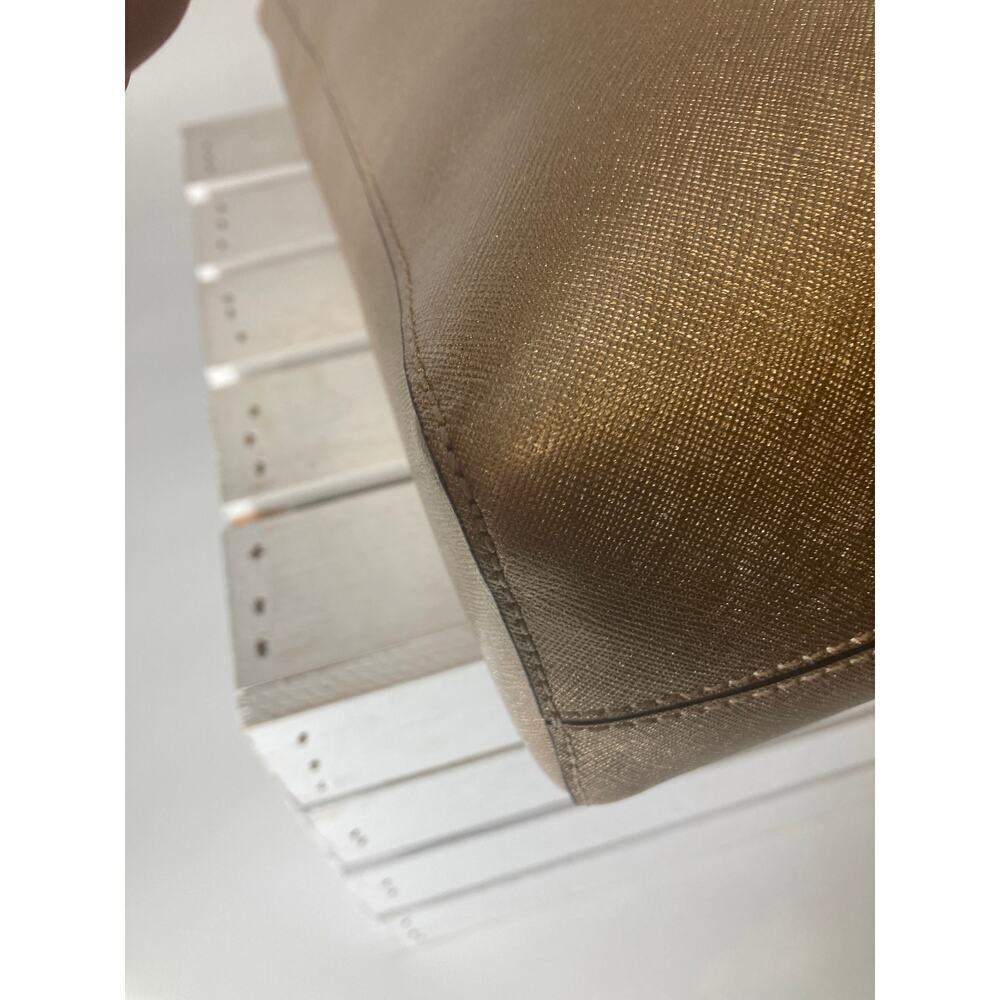 MICHAEL KORS LARGE GOLD METALIC LEATHER SHOULDER BAG - Picture 11 of 16